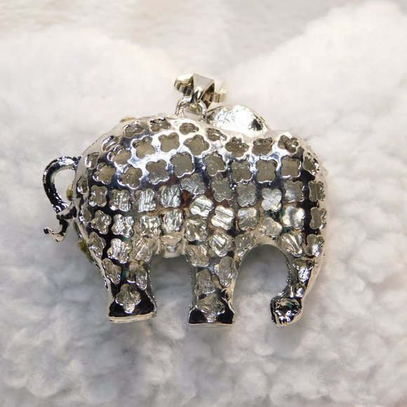 ELEPHANT Pendant Silver tone with chain - Picture 8 of 11